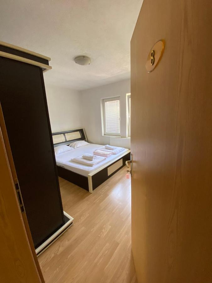 Bus Station Hostel Priştine Dış mekan fotoğraf