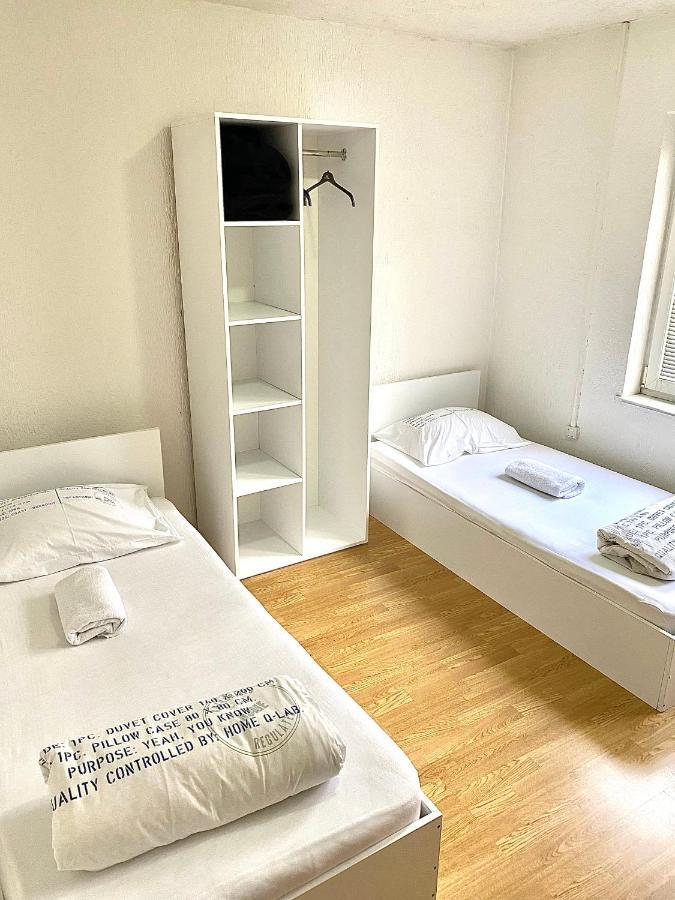 Bus Station Hostel Priştine Dış mekan fotoğraf