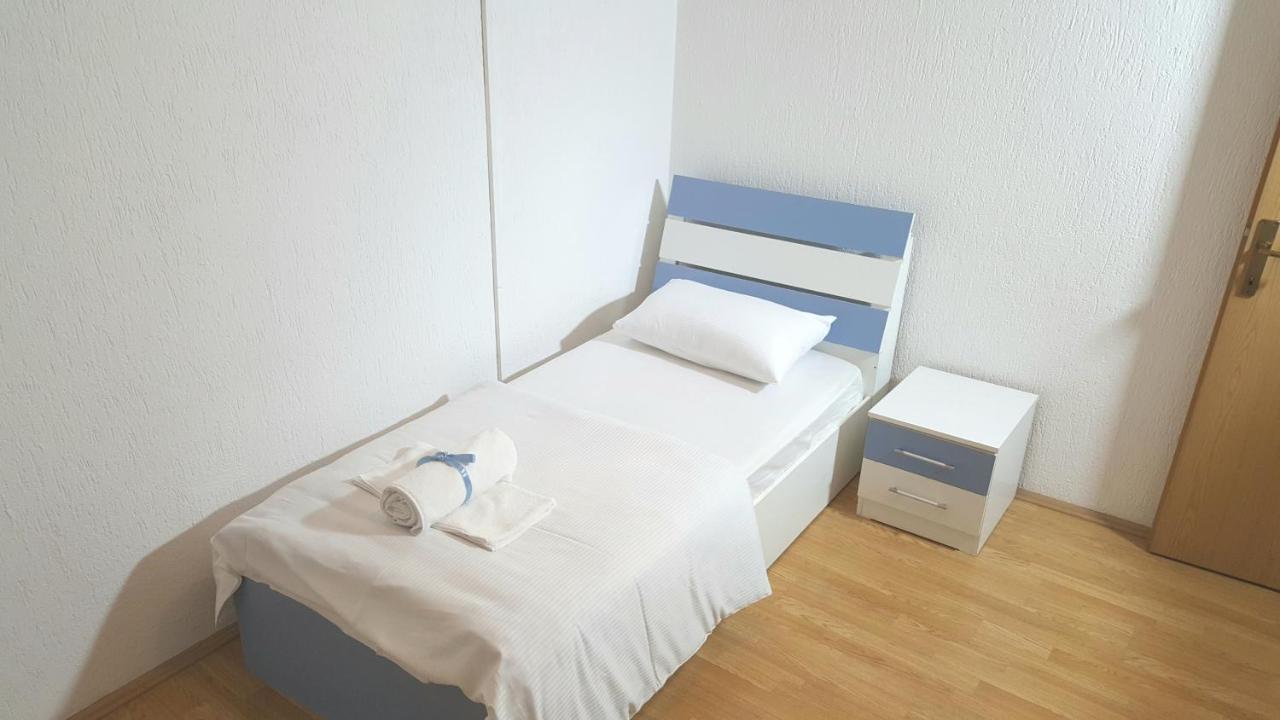 Bus Station Hostel Priştine Dış mekan fotoğraf