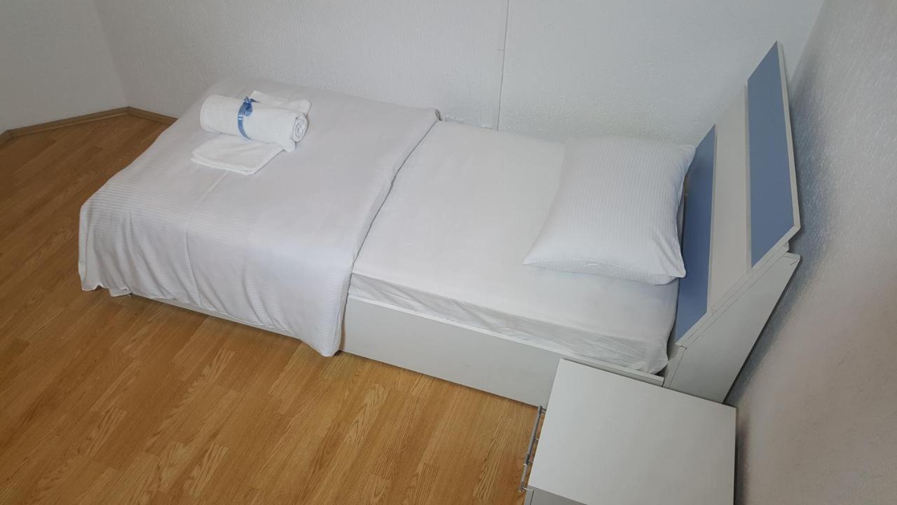 Bus Station Hostel Priştine Dış mekan fotoğraf