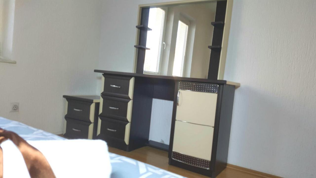Bus Station Hostel Priştine Dış mekan fotoğraf