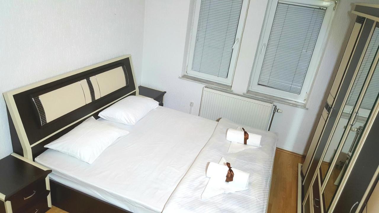 Bus Station Hostel Priştine Dış mekan fotoğraf