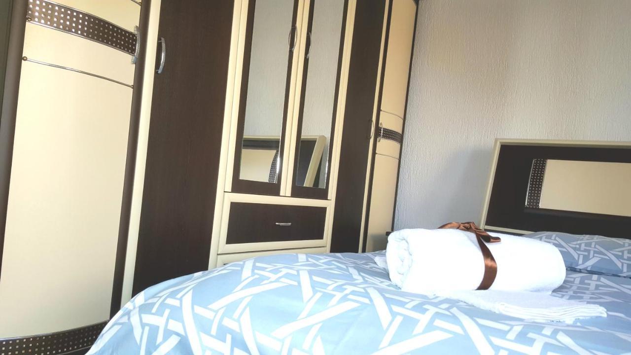 Bus Station Hostel Priştine Dış mekan fotoğraf