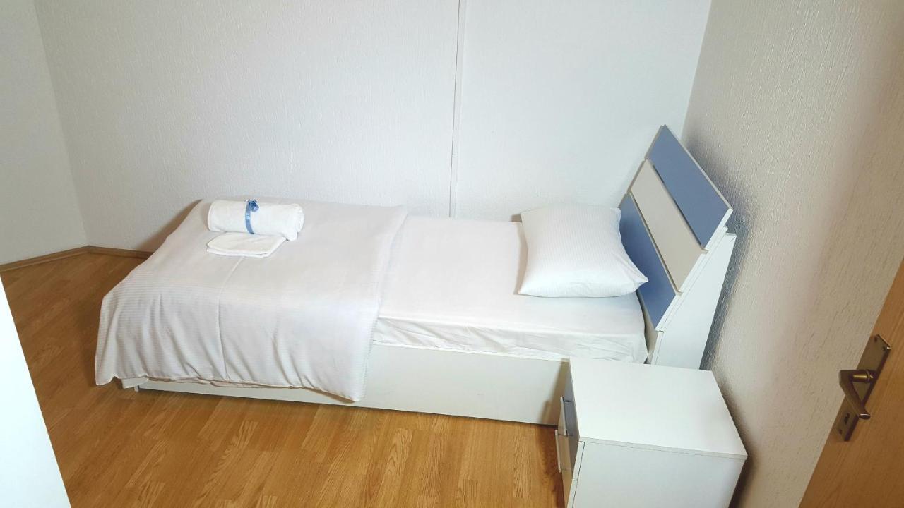 Bus Station Hostel Priştine Dış mekan fotoğraf